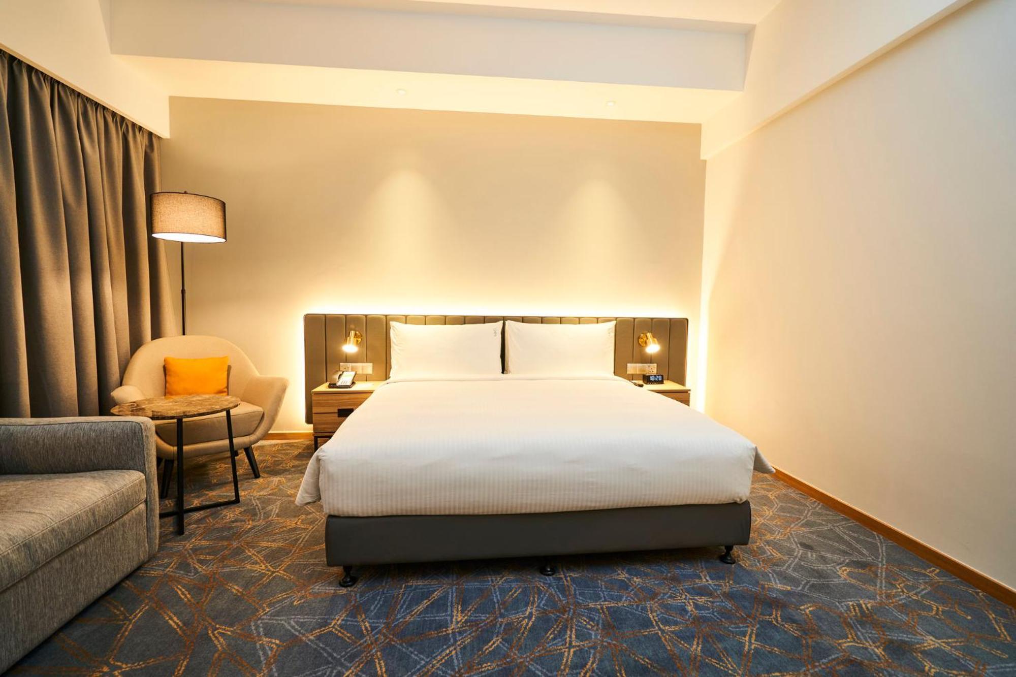 - Airport Hotel