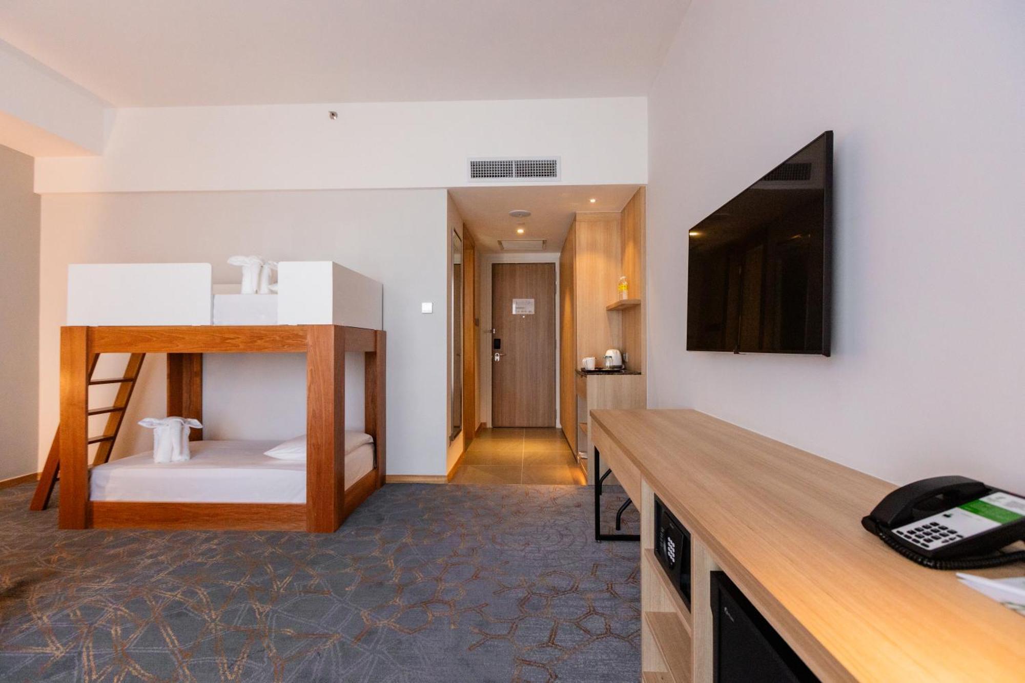 - Airport Hotel