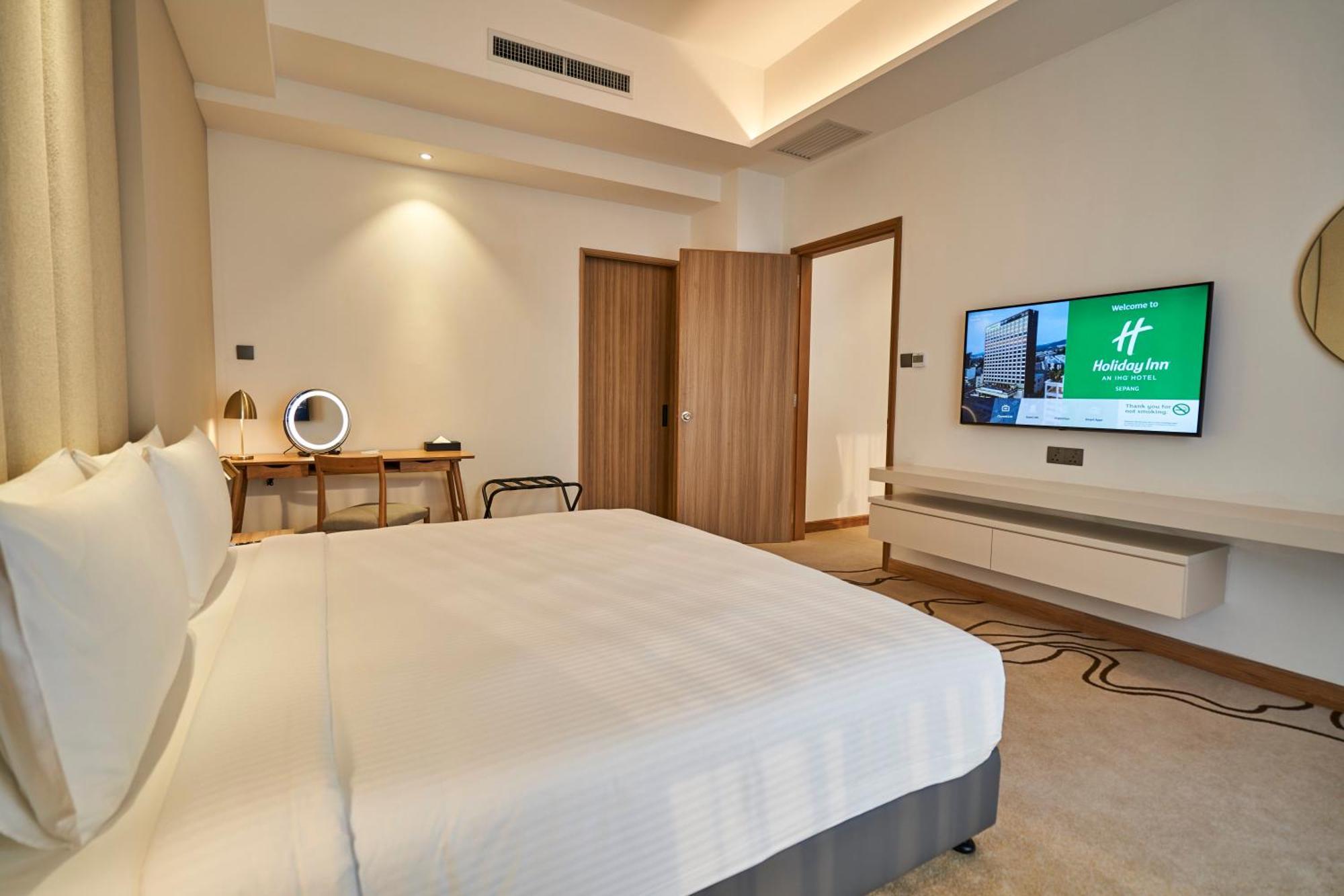- Airport Hotel Sepang