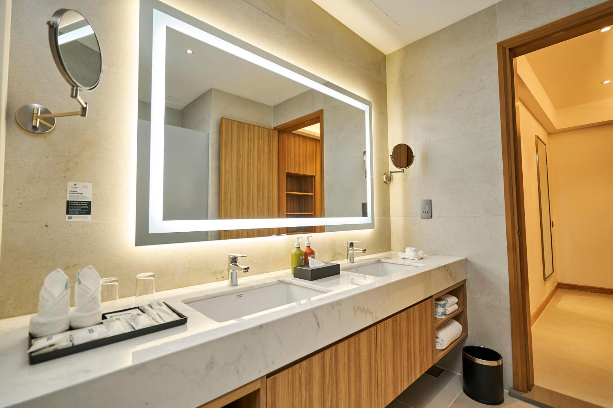 - Airport Hotel 4*