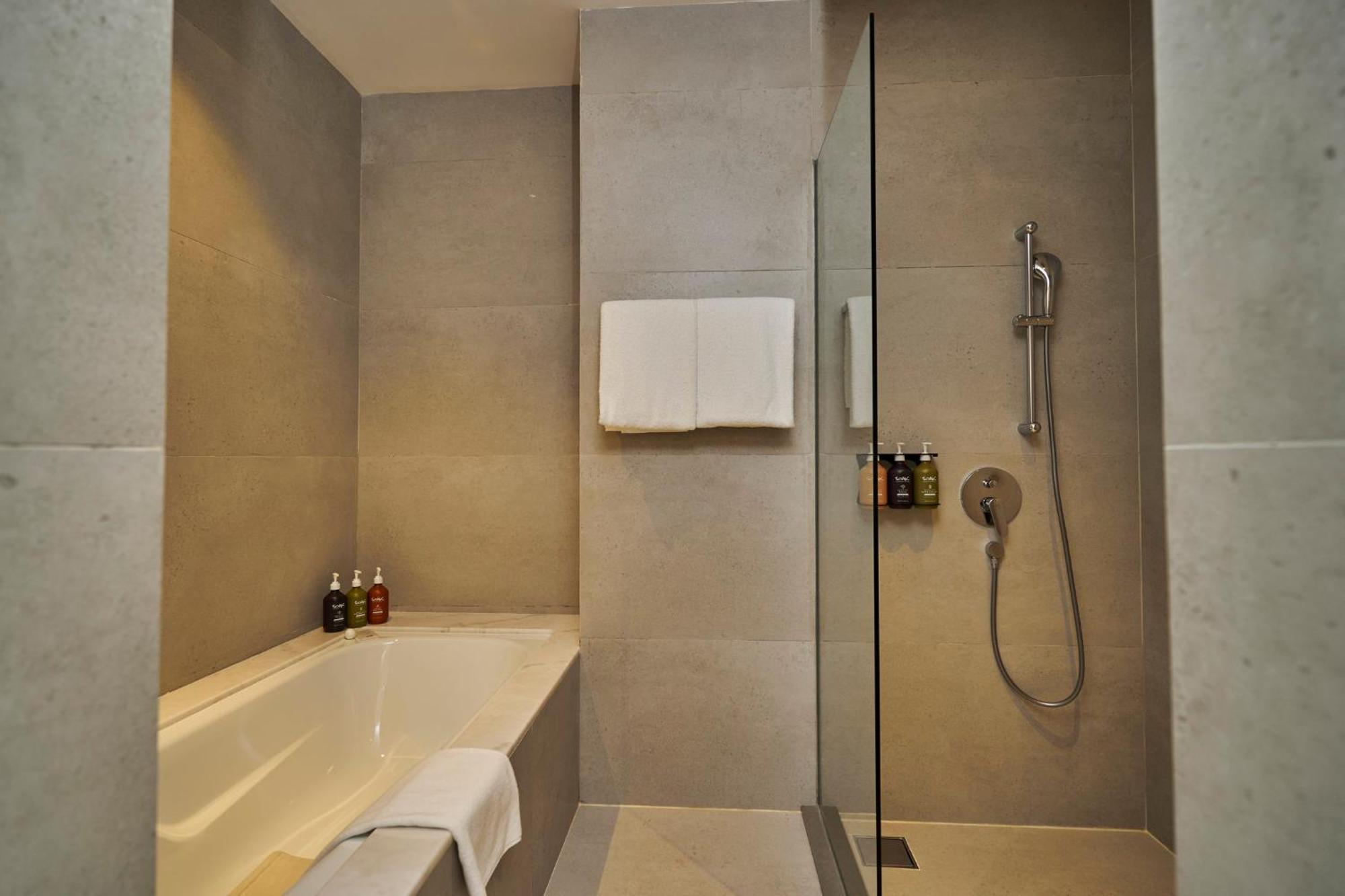- Airport Hotel 4*